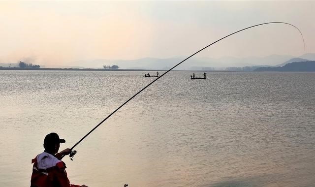 |走水野钓采用什么钓法最好？走水在这些钓点垂钓，渔获量翻番