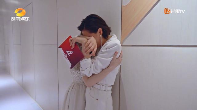 乘风破浪的姐姐|收视落后，《浪姐》观众出现审美疲劳，网友齐呼让39岁的她来挽救