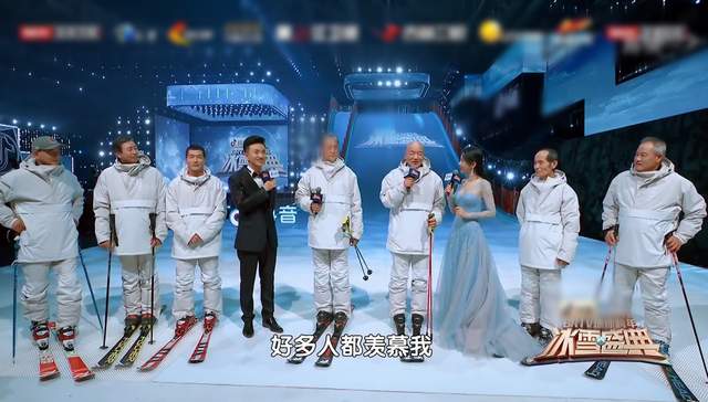 余生|北京卫视户外办晚会,杨坤冻到鼻子通红,多位女星穿吊带裙秀身材