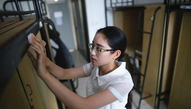 大学|大学辅导员的工资是多少?在看到收入后,网友:有点羡慕