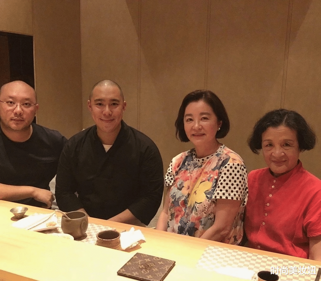 林青霞|林青霞瘦身“22斤”又美出圈,穿红色连衣裙聚会,66岁太养眼了