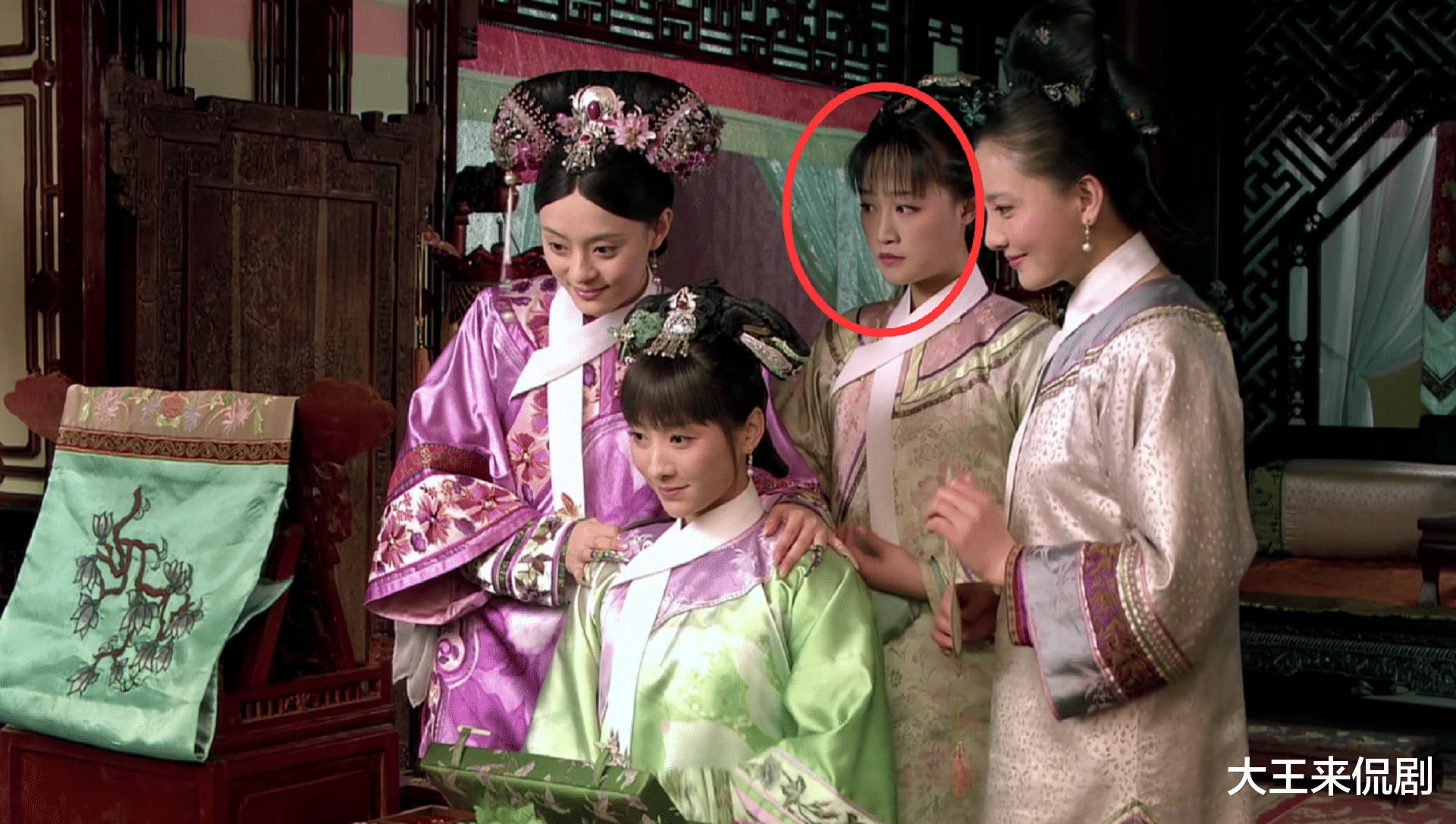 于月仙|浣碧“花式”勾引皇上，甄嬛只笑不说话，这个眼神，一招制敌