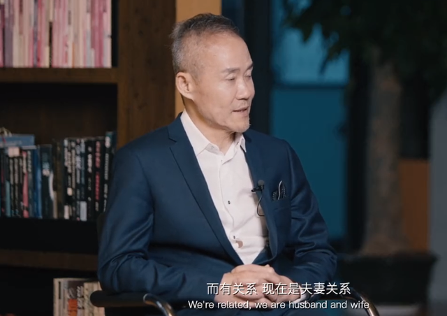 美丽|王石与小30岁妻子罕同框！甜蜜依偎看日落，田朴珺穿露脐装似少女