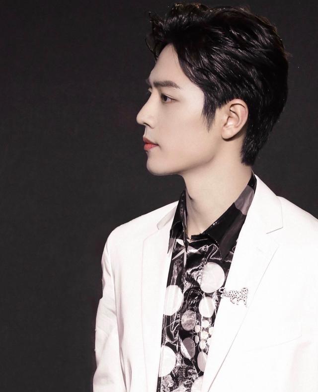 肖战|肖战、杨紫联动送祝福，官方在线宣发，肖战直呼“不要虚”