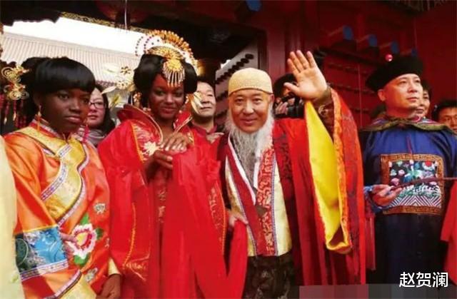 非洲 9年前，53岁中国老大爷娶24岁非洲美女，如今二人生活怎样？