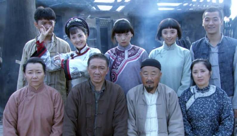 李幼斌|李幼斌再扮《亮剑》，双下巴突出老态丛生，曾娶小13岁嫩妻惹争议