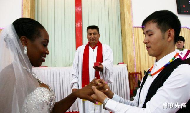 西山 非洲工作四年，大部分国人不愿娶非洲女孩，每天都想回家