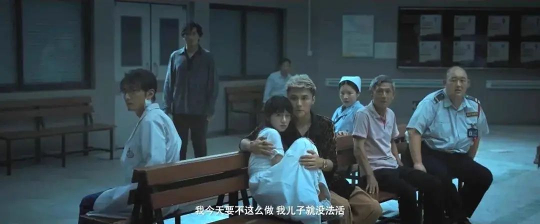 肖央|神作跌下神坛，可惜了他影帝般的演技