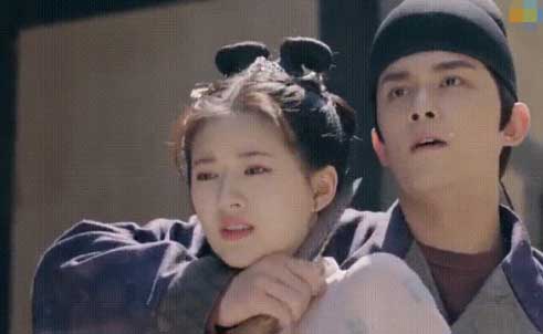 迪丽热巴|迪丽热巴被赵露思秒杀的，可不仅仅是年龄