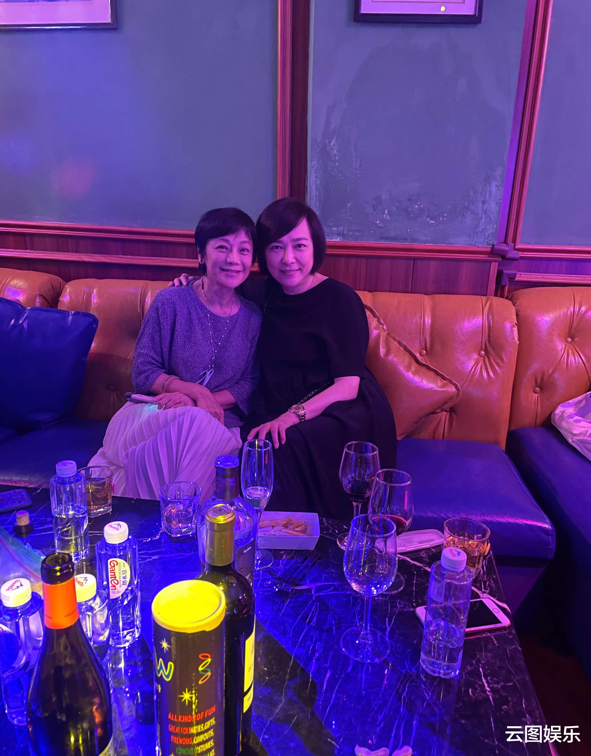 朱宝意|“神仙姐姐”朱宝意晒聚会照，张艾嘉携夫现身，富豪老公长发抢镜