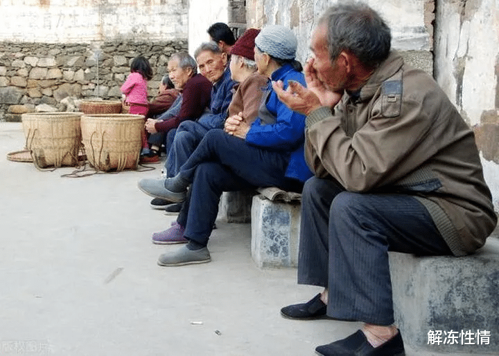 解冻性情|六旬老太网恋，被同一人骗3次：这才是老人容易受骗的深层原因！