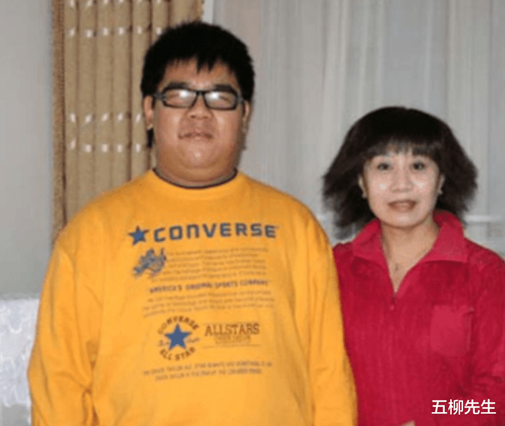 辣妹|还记得他吗？42岁杨光已经升级当爹，感叹一转眼儿子长这么大了