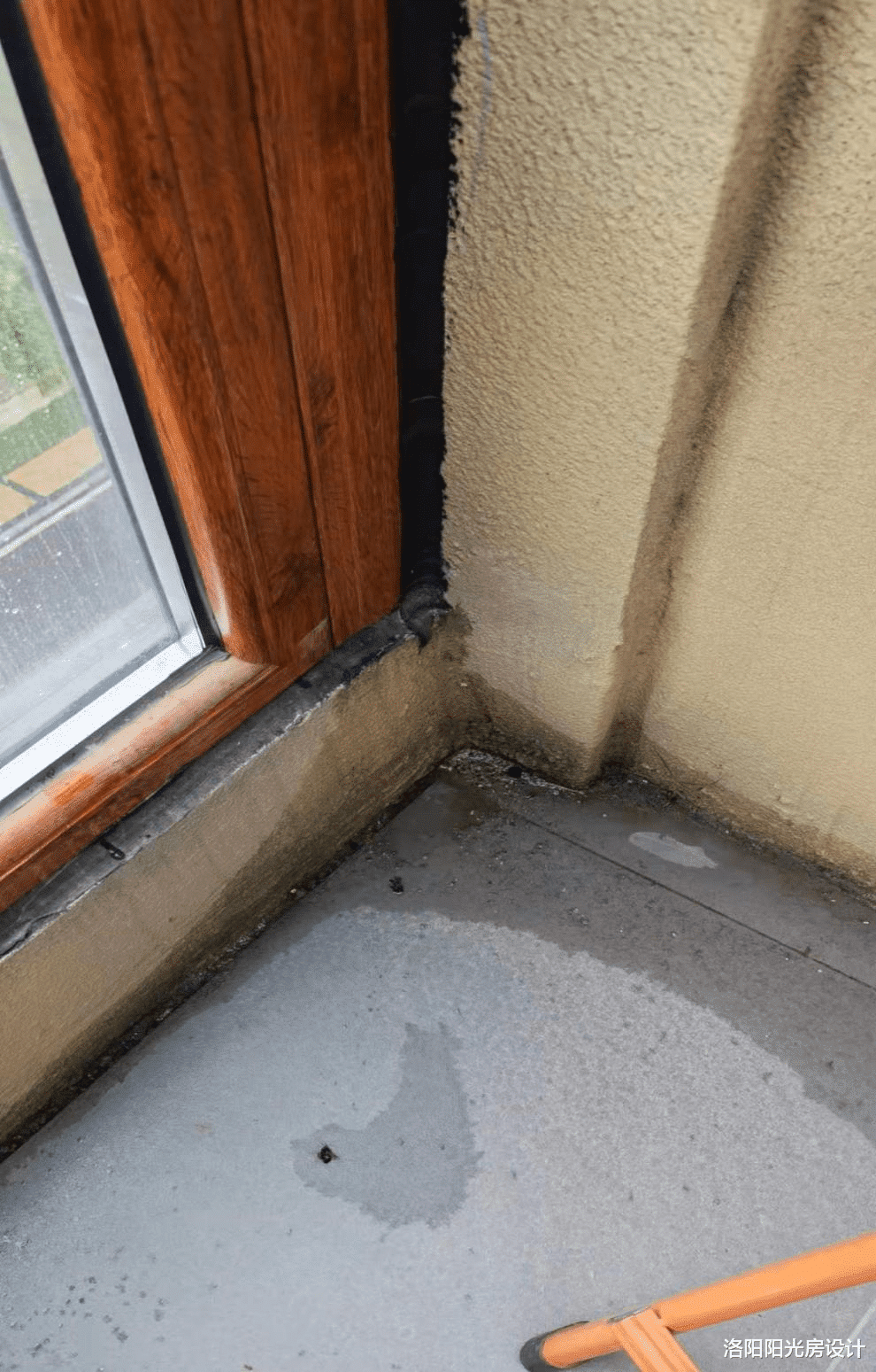 洛阳有些门窗一下雨就漏水，不是材料不好而是制作安装不到位，这家就是