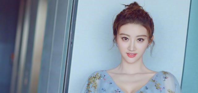 李沁|李沁帮邓伦介绍资源？两人没有恋人的关系，李沁为什么会古道热肠