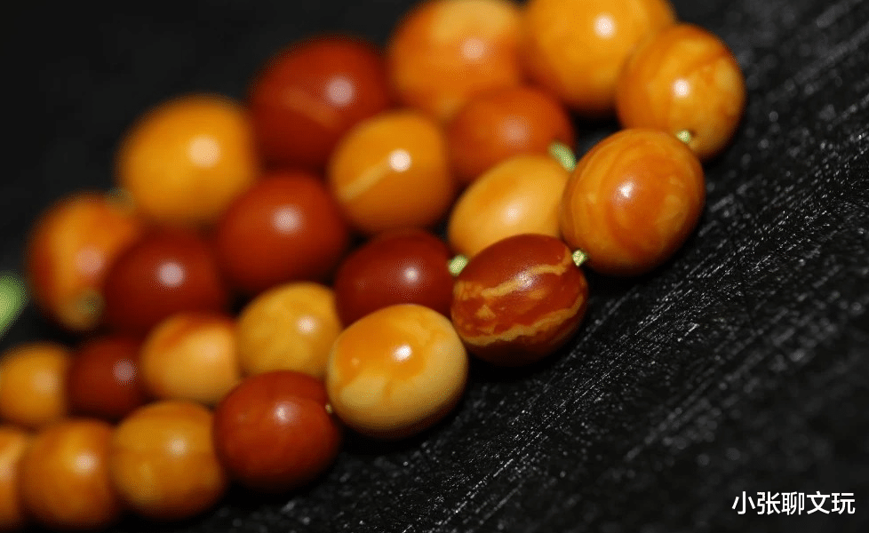 和田玉籽料|多宝手串应该选择什么材质的珠子，顶配多宝是什么样子的