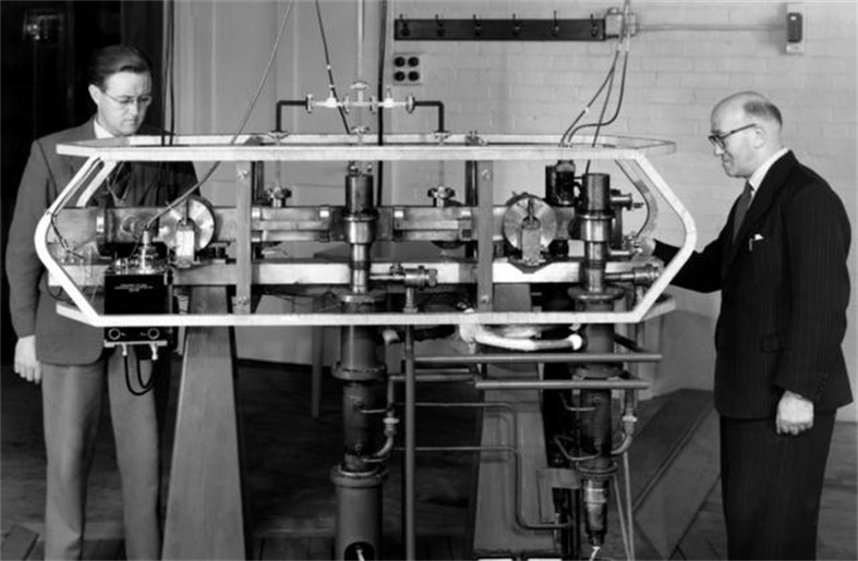鸽子 他提出了无线地球计划，一生两次崩溃，晚年把鸽子当成爱人