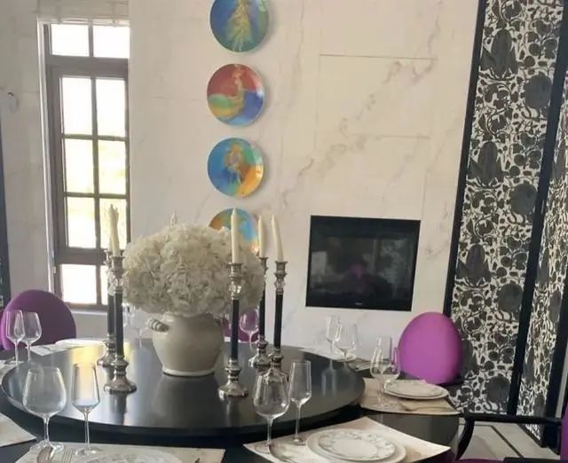 谢娜|“女明星怎么会躺在我家床上？”这也太魔幻了