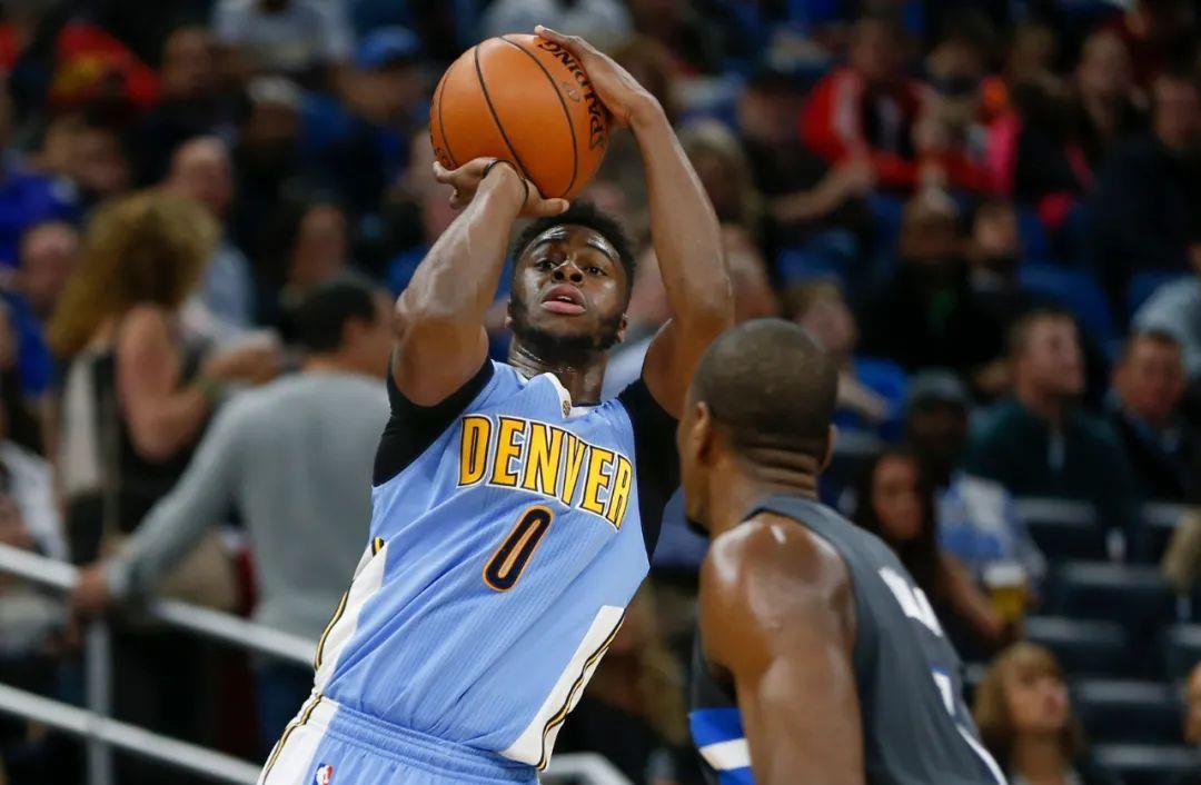 可馨育娃|再见，NBA！25岁中国男孩，如今无球可打？