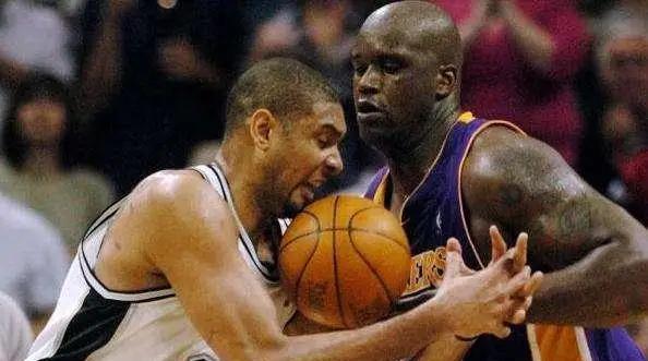 可馨育娃|邓肯鲨鱼一起选秀，谁是状元？球迷：不是邓肯太弱，是鲨鱼太厉害