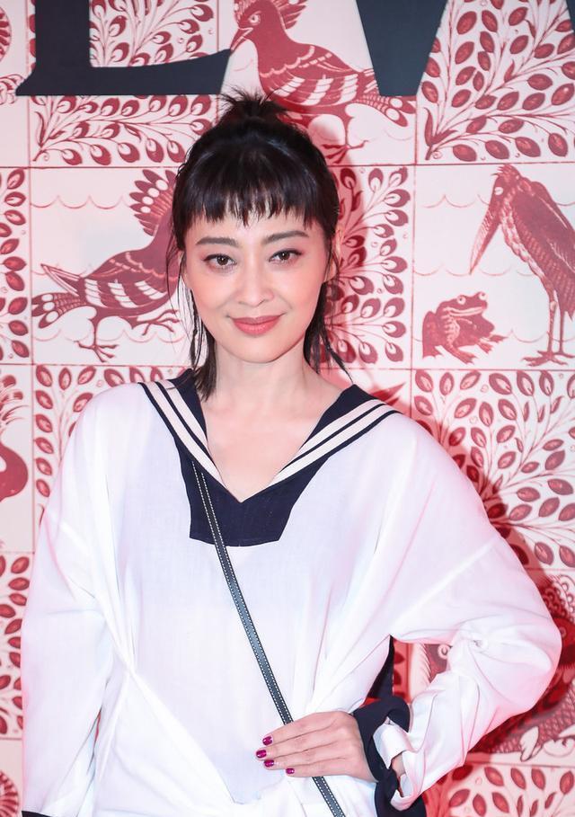 狗啃刘海|梅婷不是一般任性，剪“狗啃刘海”扮嫩却大翻车，一看就有46岁