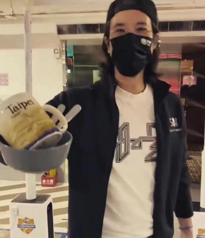 MARRY|王力宏为违反防疫规定道歉，隔离14天后和陈建州夫妇聚餐引发争议