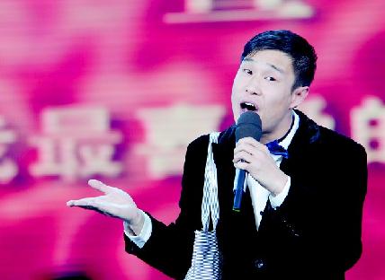 我是愈姑娘|“东北丑角”小沈阳的爆红记和堕落史