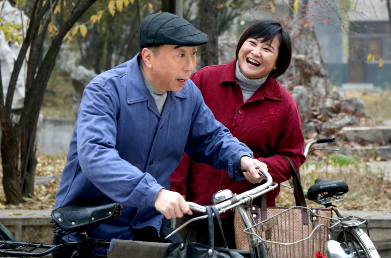 王刚|冯巩助阵《你好，李焕英》，背后是娱乐圈少有的真心，家境显赫却低调善良