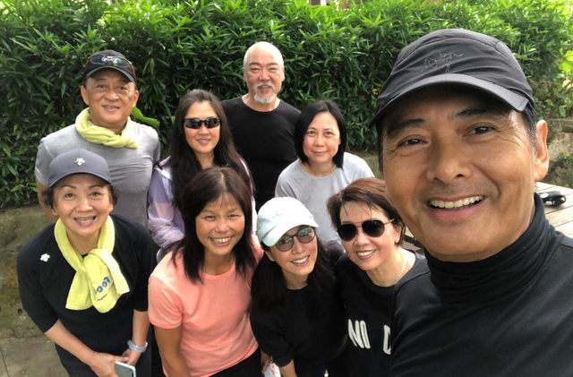 雷宇扬|曝著名港星现身内地耍大牌，与粉丝合影全程黑脸，大骂要拍赶紧拍