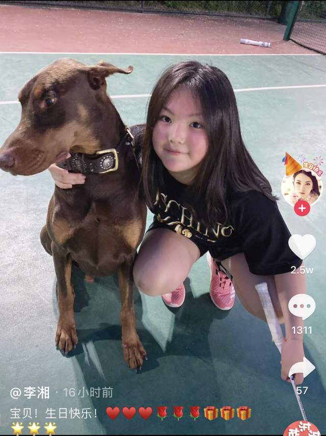 王诗龄 李湘晒照为12岁女儿庆生，王诗龄小脸红润瘦身成功，女大十八变