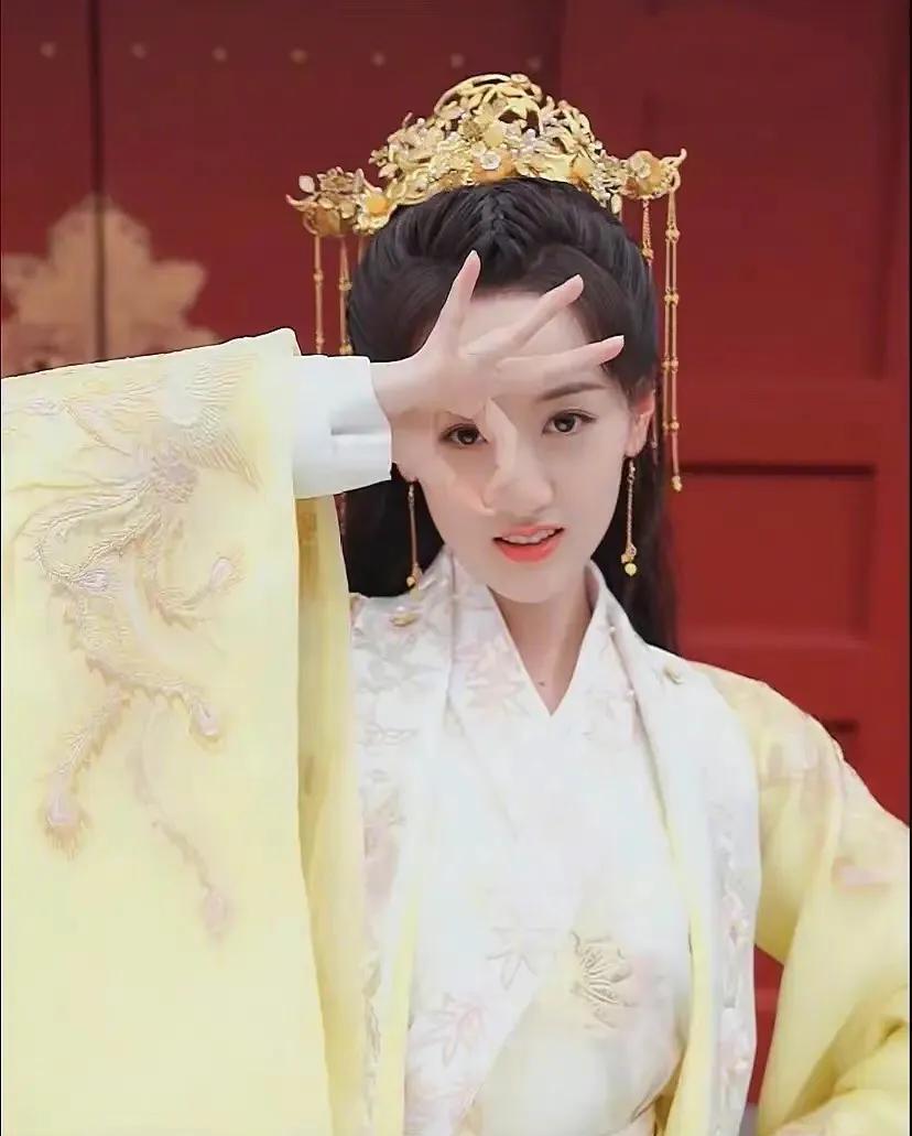 张叔平|赵露思《国子监》造型获赞，告别“张叔平”，这两位造型师也值得