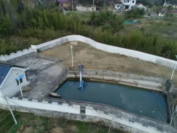 焰冰聊生活 突发！安徽一直升机坠落池塘，当地机场紧急回应，警方已介入调查