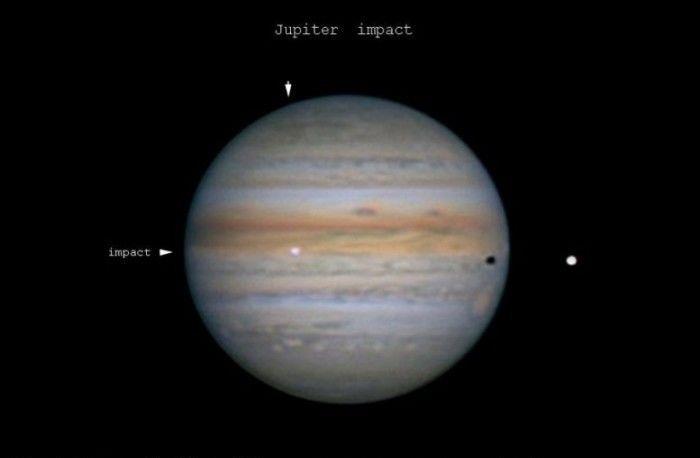 木星 天文学家无意中观测到陨石撞击木星，在木星表面留下一道亮斑！