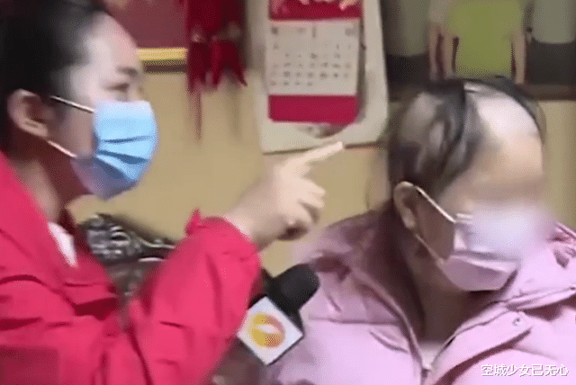 朴信惠 美女去洗完头结果秃成“裘千尺”，美发店：我又没给你用硫酸洗