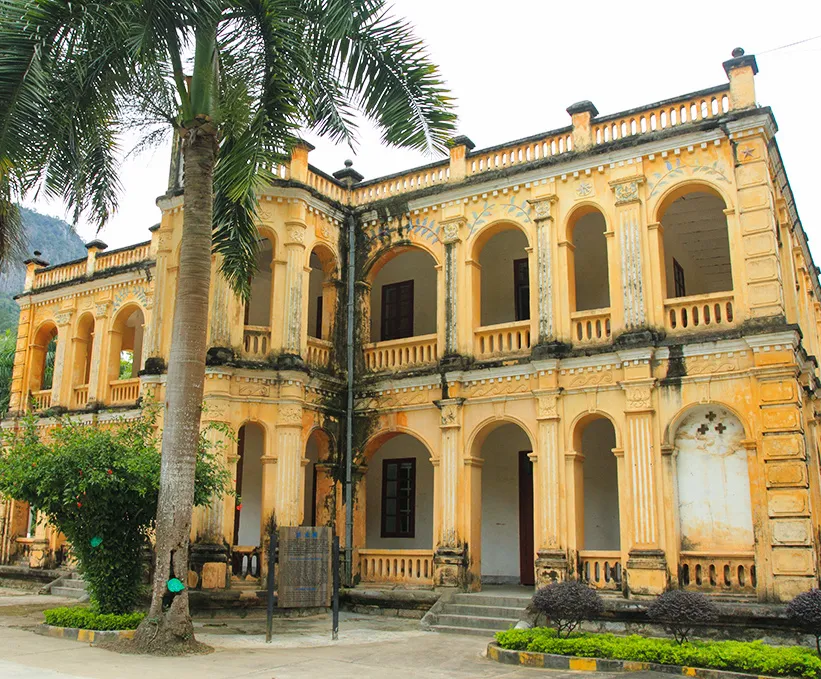 新广西 据说这是国内最美的景观公路之一,沿着它走,可以到达“秘境桃花源”