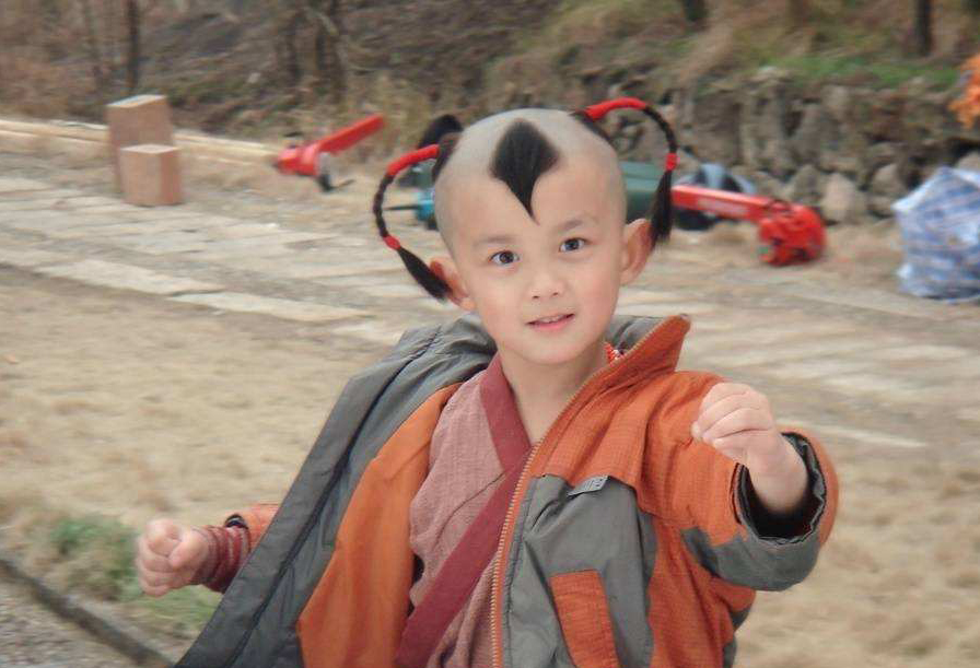 电影|6位“硬汉”接班人，阳刚之气取代油头粉面，有人已坐拥百亿票房