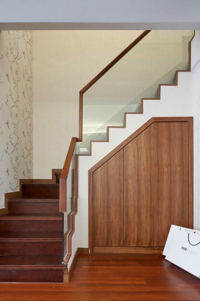 房子再大也不能浪费空间，25款复式楼梯柜实拍