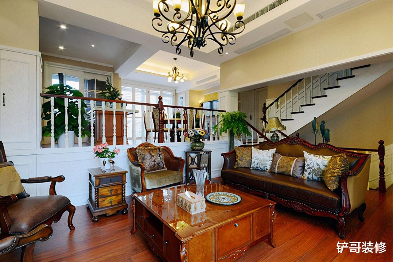 美式别墅的独特韵味，客厅没有电视也很美，复古和浪漫并存?