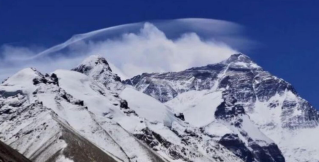 于时为伴 珠穆朗玛峰才8848米，怎么没人坐能飞万米高空的直升机登顶珠峰？