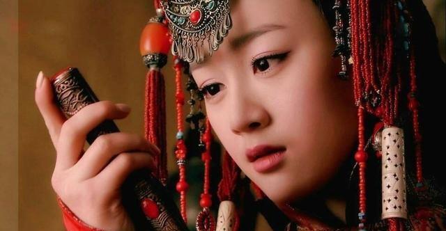 整容|“整容大师”鞠婧祎、“换头美女”陈小纭与真美人的差距一目了然