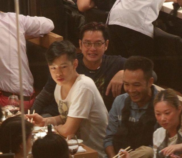 谭咏麟|谭咏麟风波后首现身力证工作没影响，港媒曝其原配担忧得彻夜念经