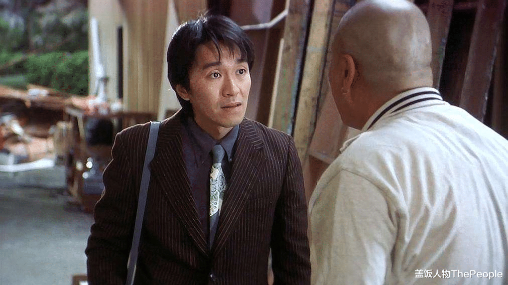 路人甲|电视剧“路人甲”有多离谱？群演拍戏看手机，18个角色共用一张脸