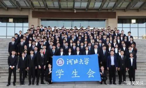 大学|嚣张学姐身后是现实的底层逻辑：管事用恶人，他们给点权力就泛滥