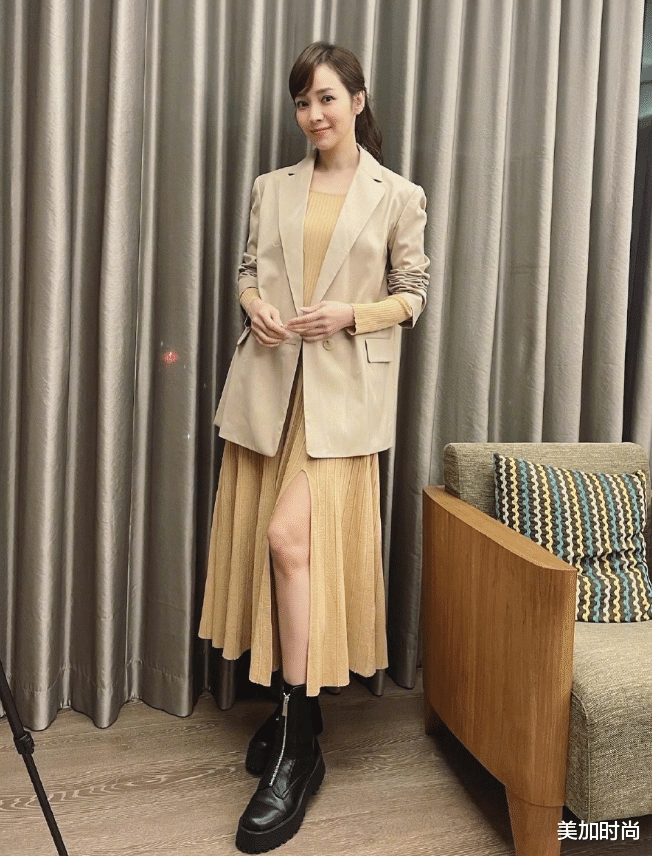 穿衣搭配|41岁侯佩岑保养得真好，穿紧身短裙名媛范十足，不输小14岁昆凌