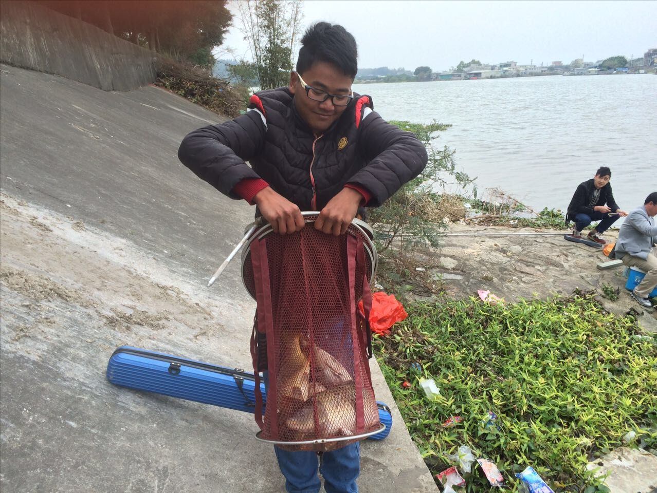 长江|三斤以下草鱼不许带走，长江推行垂钓守则，严重违反者可终身禁钓