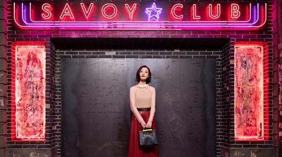 徐璐|倪妮正式出道十年，穿格纹大衣配卡通毛衣庆生，老戏骨仍是少女颜