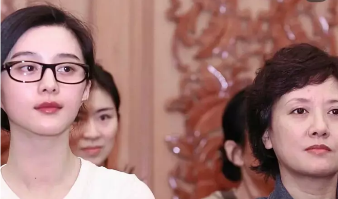 宁毅|范冰冰逛商场生图被拍，路人忘记开美颜，40岁状态让人不敢相信