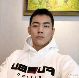 纪凌尘|阚清子已成过去？纪凌尘晒新女友合照霸气认爱，网友玩梗引爆热议