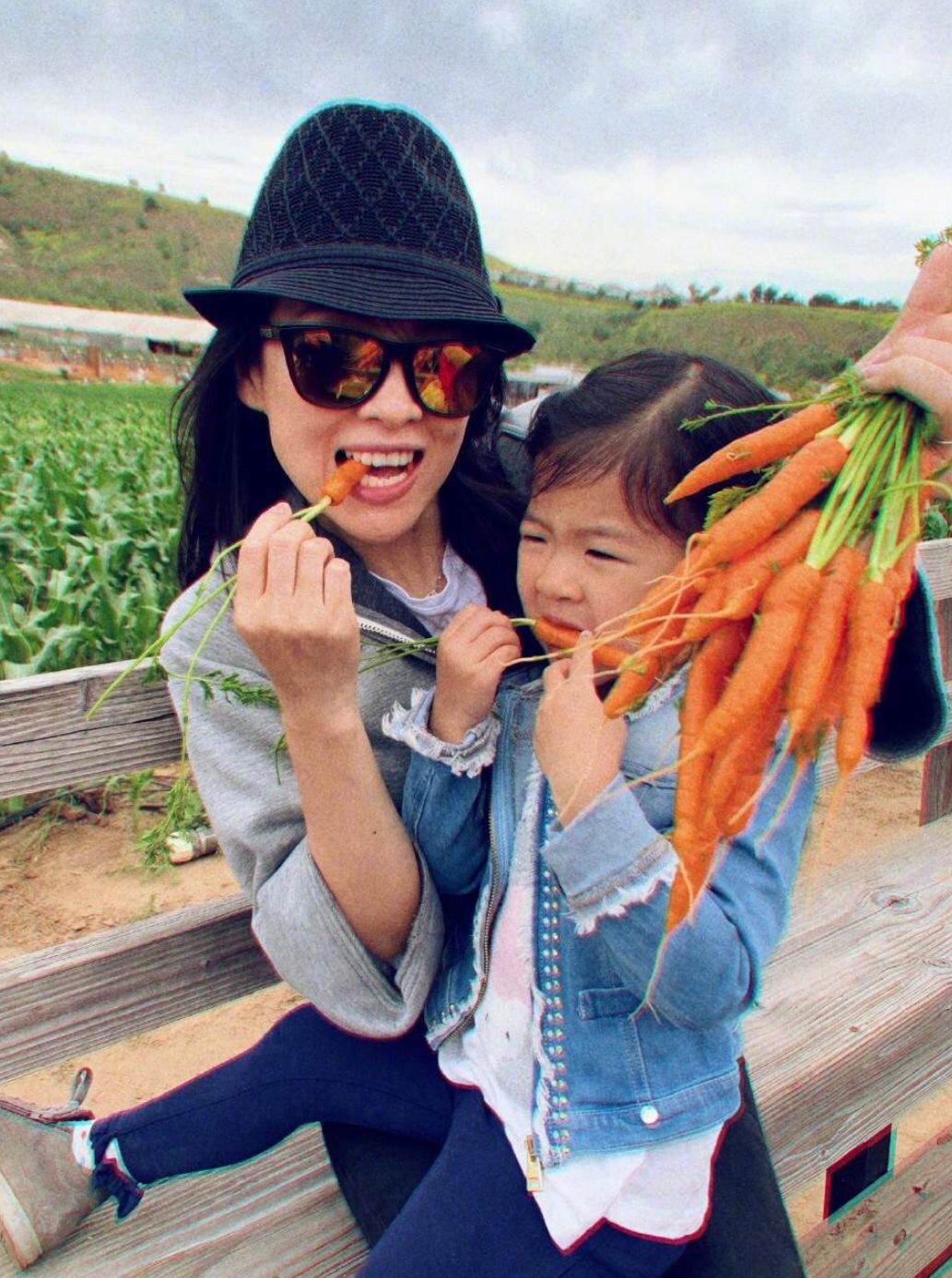 闲鱼有话说 汪峰一家四口出游,章子怡素颜出镜面容憔悴,两娃打扮得倒挺时髦