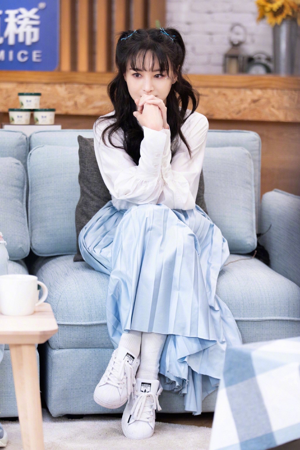 郑爽|郑爽深夜发长文为代孕道歉，否认1.6亿片酬，请求张恒别再骚扰她