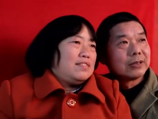 女儿26年没回娘家,父亲找到女婿家,才发现女儿在路上出车祸瘫痪